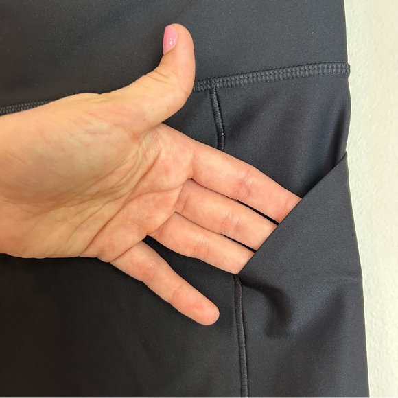 All in Motion Women’s effortless support high-rise pocket bike short 6” | size L - Picture 5 of 9